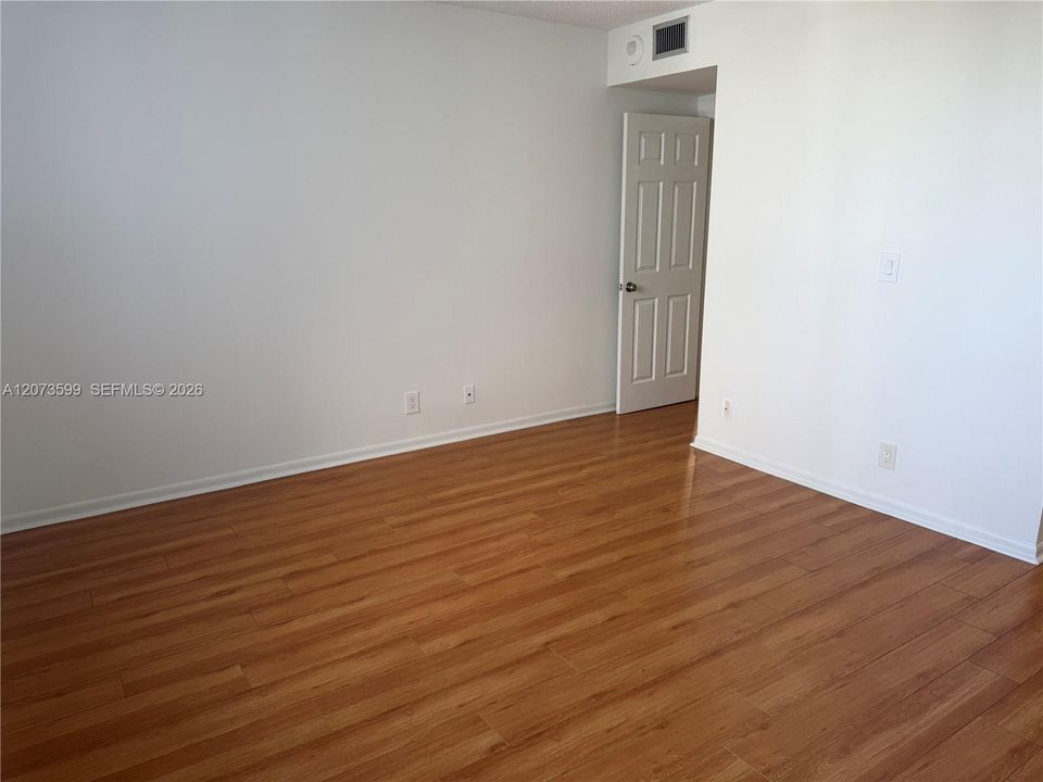 For Rent: $1,790 (1 beds, 1 baths, 844 Square Feet)