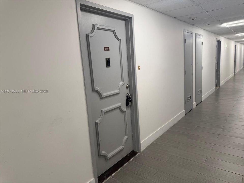 For Rent: $1,790 (1 beds, 1 baths, 844 Square Feet)