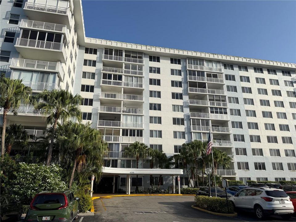 For Rent: $1,790 (1 beds, 1 baths, 844 Square Feet)