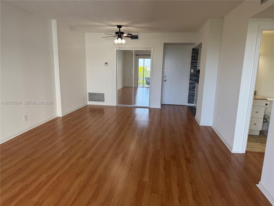 For Rent: $1,790 (1 beds, 1 baths, 844 Square Feet)