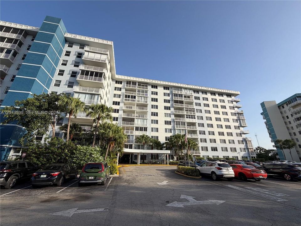 For Rent: $1,790 (1 beds, 1 baths, 844 Square Feet)