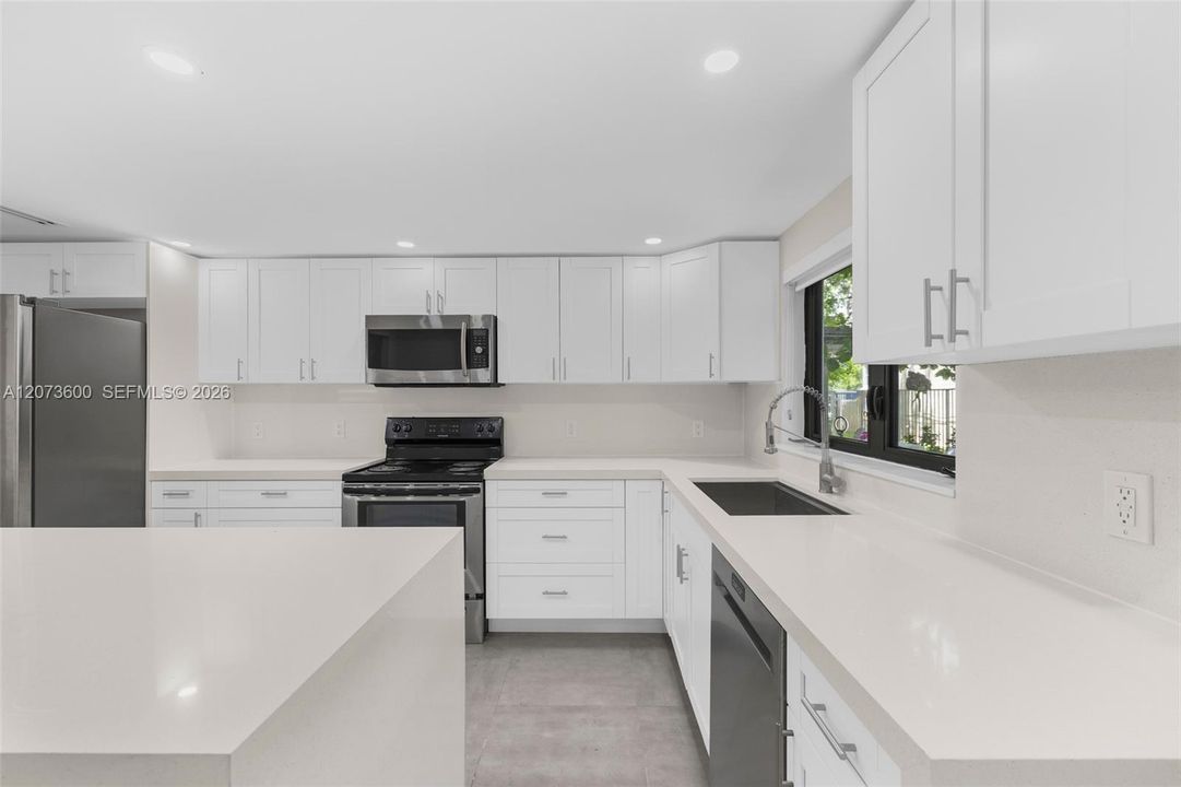 For Rent: $6,000 (3 beds, 2 baths, 3531 Square Feet)