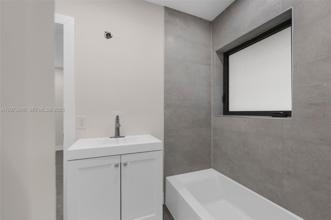 For Rent: $6,000 (3 beds, 2 baths, 3531 Square Feet)