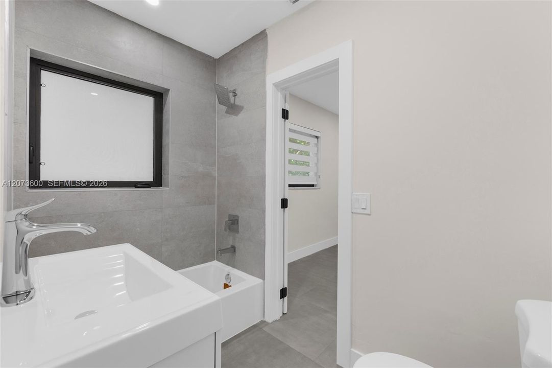 For Rent: $6,000 (3 beds, 2 baths, 3531 Square Feet)