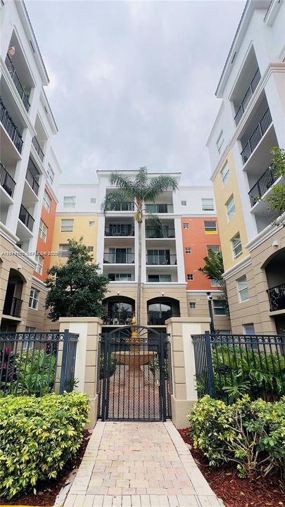 For Rent: $2,900 (2 beds, 2 baths, 1024 Square Feet)