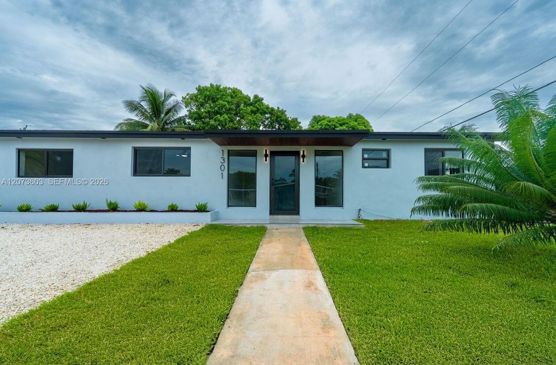 For Sale: $615,000 (3 beds, 2 baths, 1301 Square Feet)