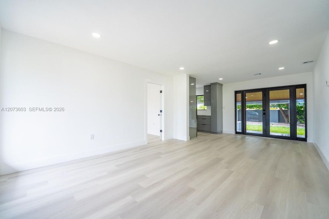 For Sale: $615,000 (3 beds, 2 baths, 1301 Square Feet)