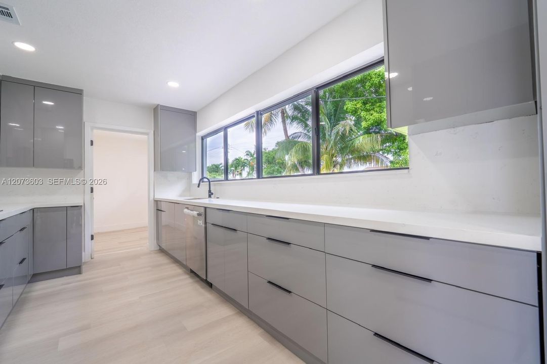 For Sale: $615,000 (3 beds, 2 baths, 1301 Square Feet)