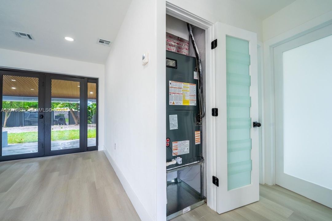 For Sale: $615,000 (3 beds, 2 baths, 1301 Square Feet)