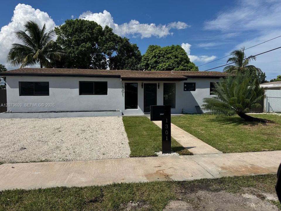 For Sale: $615,000 (3 beds, 2 baths, 1301 Square Feet)