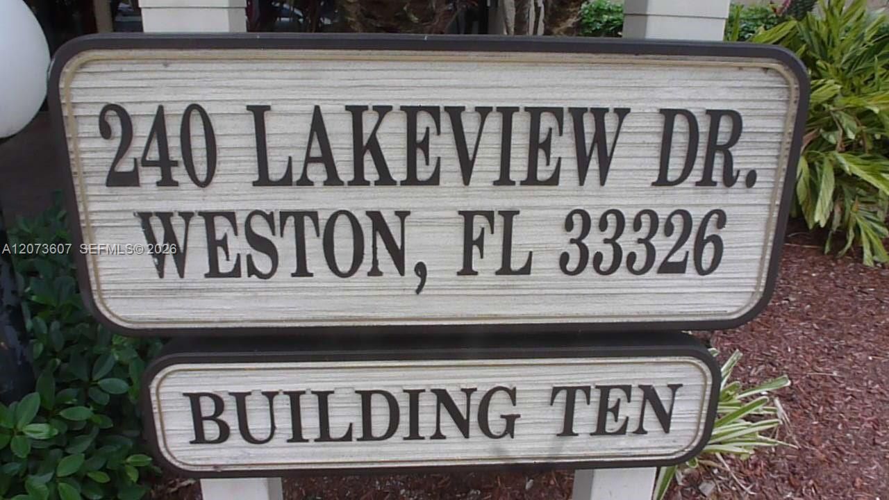 For Rent: $2,400 (2 beds, 2 baths, 1106 Square Feet)