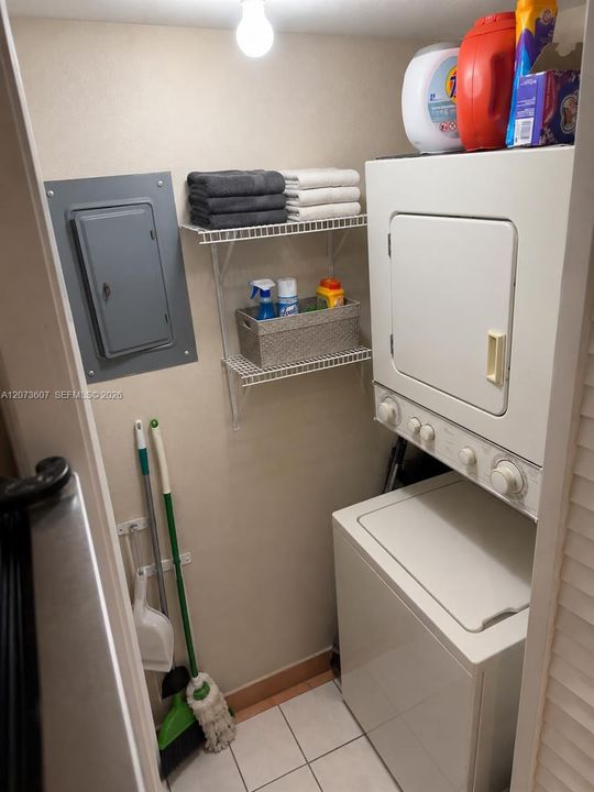 For Rent: $2,400 (2 beds, 2 baths, 1106 Square Feet)