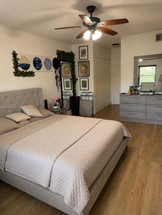 For Rent: $2,400 (2 beds, 2 baths, 1106 Square Feet)