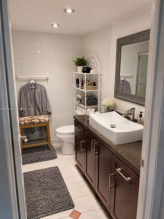 For Rent: $2,400 (2 beds, 2 baths, 1106 Square Feet)