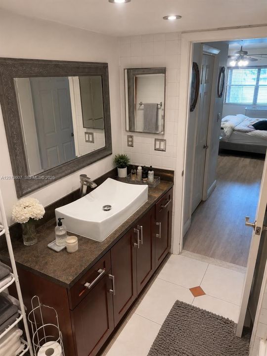 For Rent: $2,400 (2 beds, 2 baths, 1106 Square Feet)