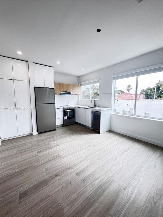 В аренду: $3,600 (2 спален, 2 ванн, 800 Квадратных фут)