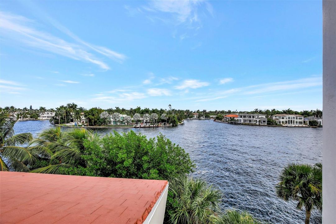 For Rent: $3,950 (2 beds, 2 baths, 1240 Square Feet)