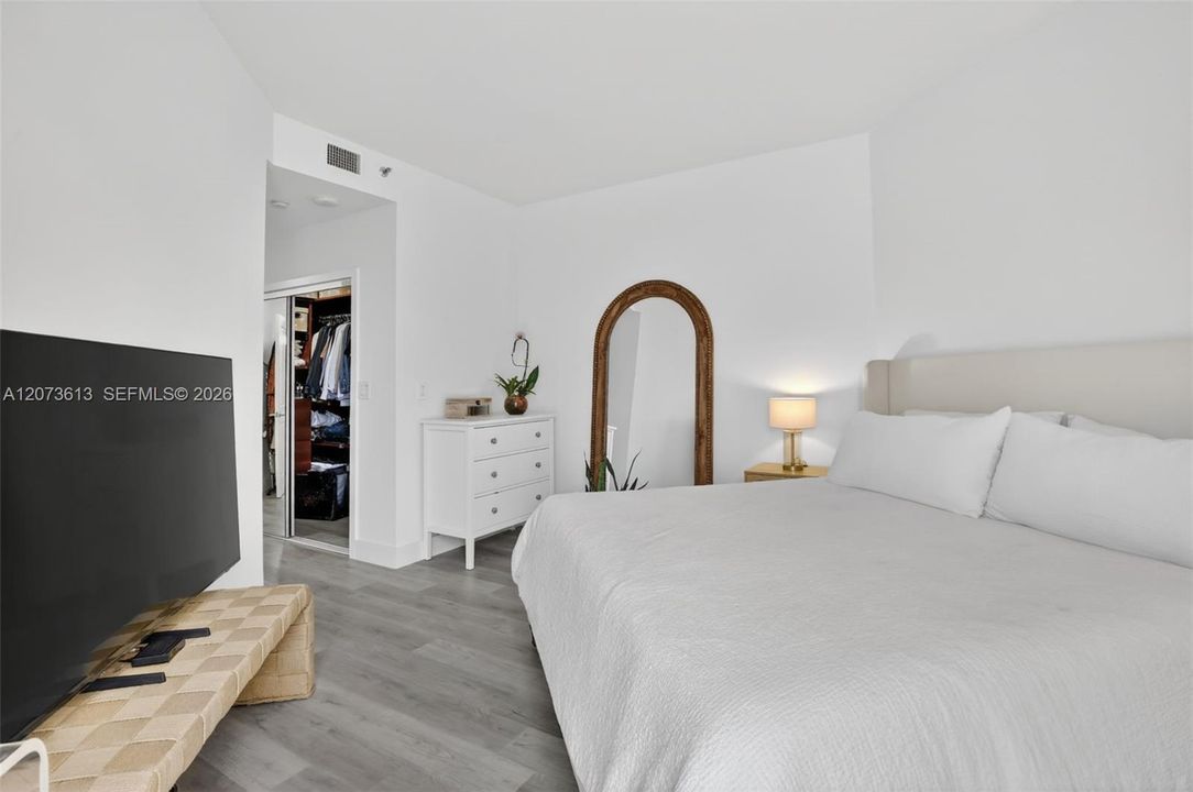 For Rent: $3,950 (2 beds, 2 baths, 1240 Square Feet)