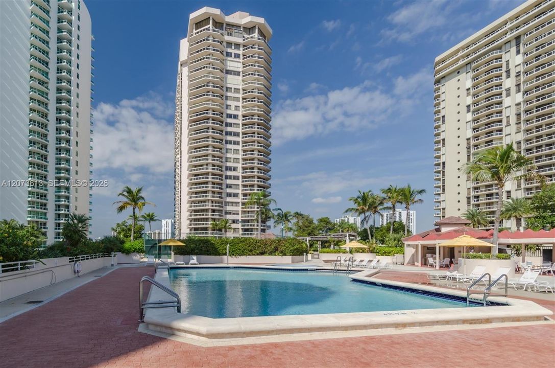 For Rent: $3,950 (2 beds, 2 baths, 1240 Square Feet)