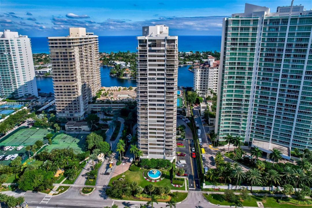 For Rent: $3,950 (2 beds, 2 baths, 1240 Square Feet)