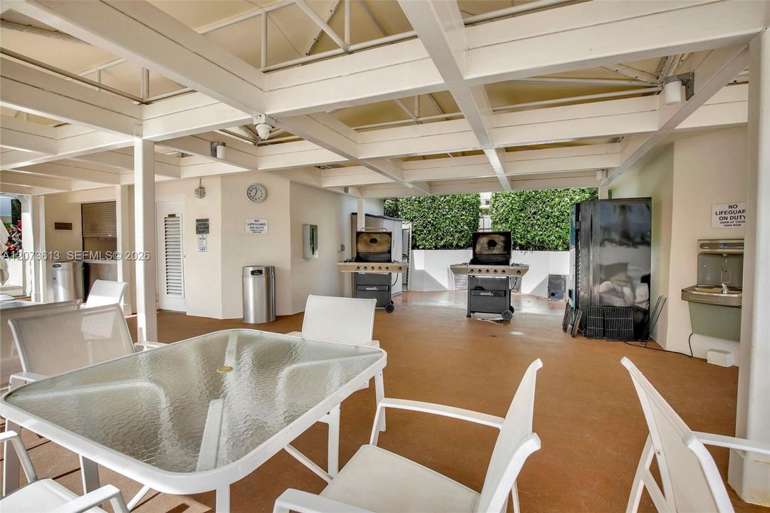 For Rent: $3,950 (2 beds, 2 baths, 1240 Square Feet)