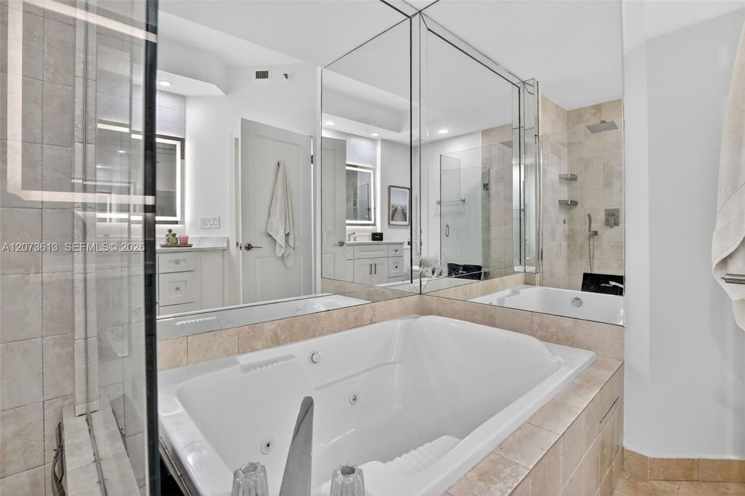 For Rent: $3,950 (2 beds, 2 baths, 1240 Square Feet)