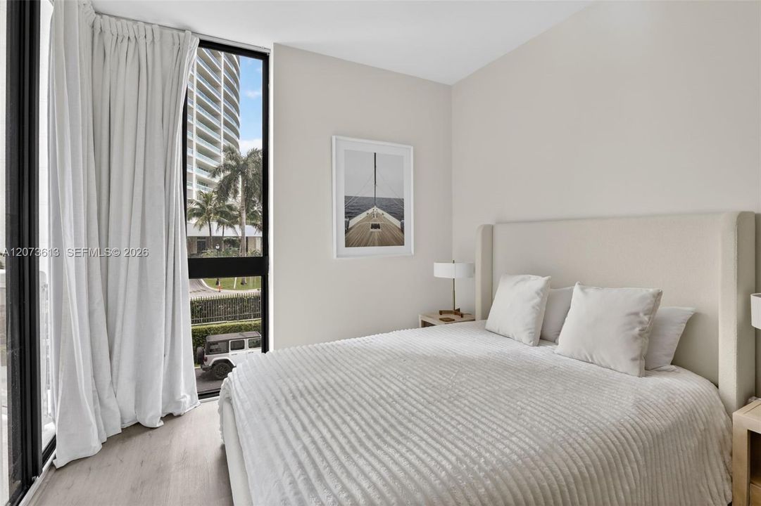 For Rent: $3,950 (2 beds, 2 baths, 1240 Square Feet)
