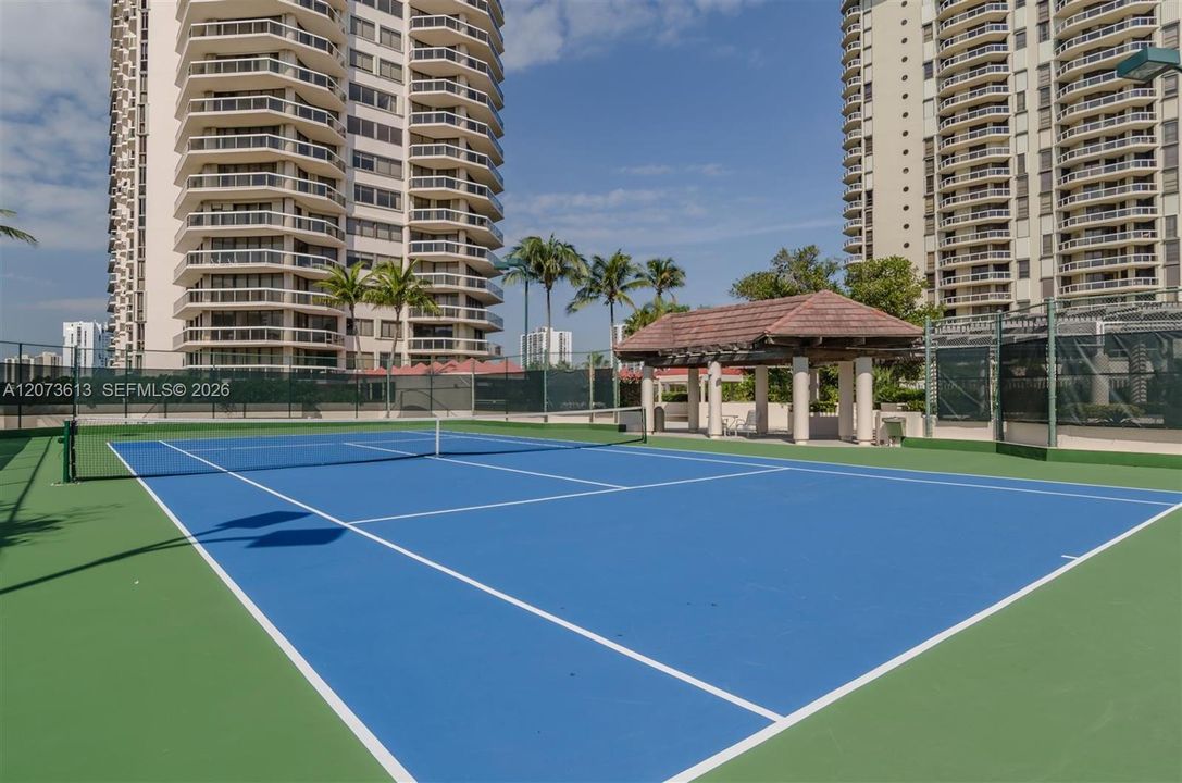 For Rent: $3,950 (2 beds, 2 baths, 1240 Square Feet)