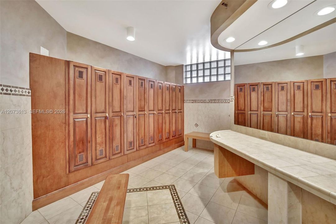 For Rent: $3,950 (2 beds, 2 baths, 1240 Square Feet)