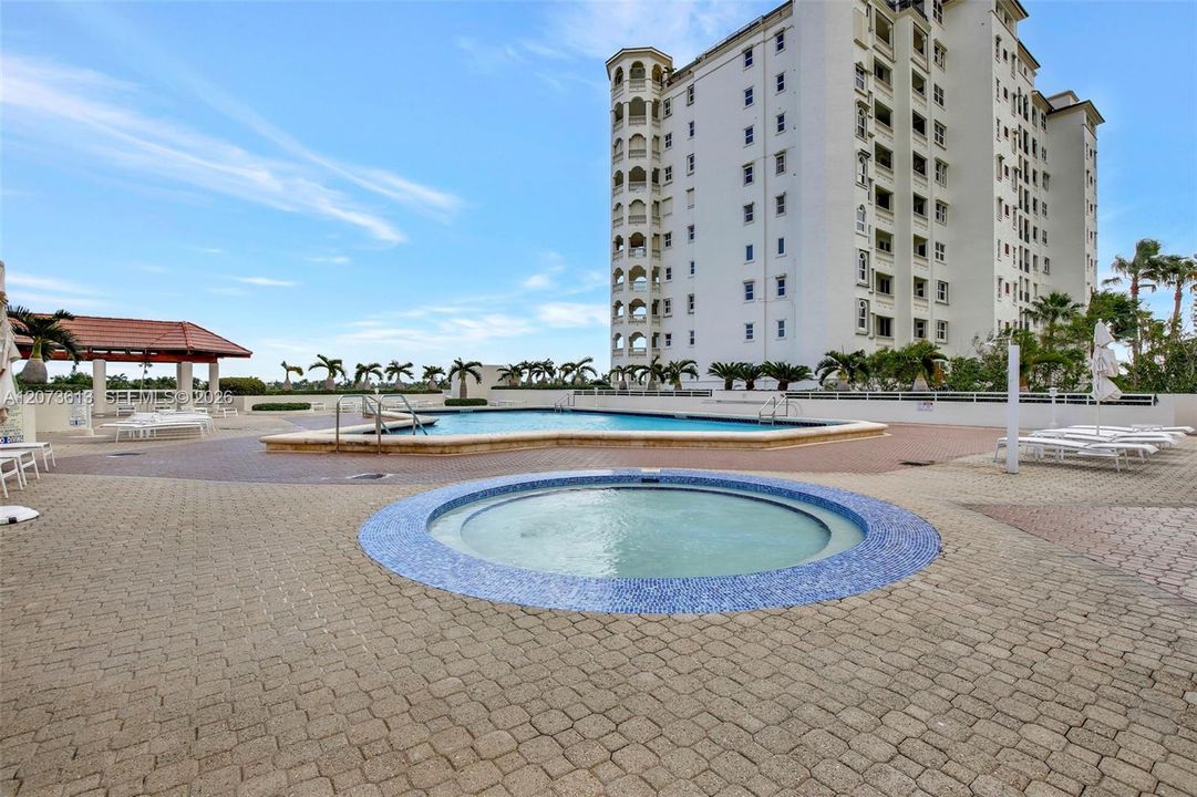 For Rent: $3,950 (2 beds, 2 baths, 1240 Square Feet)