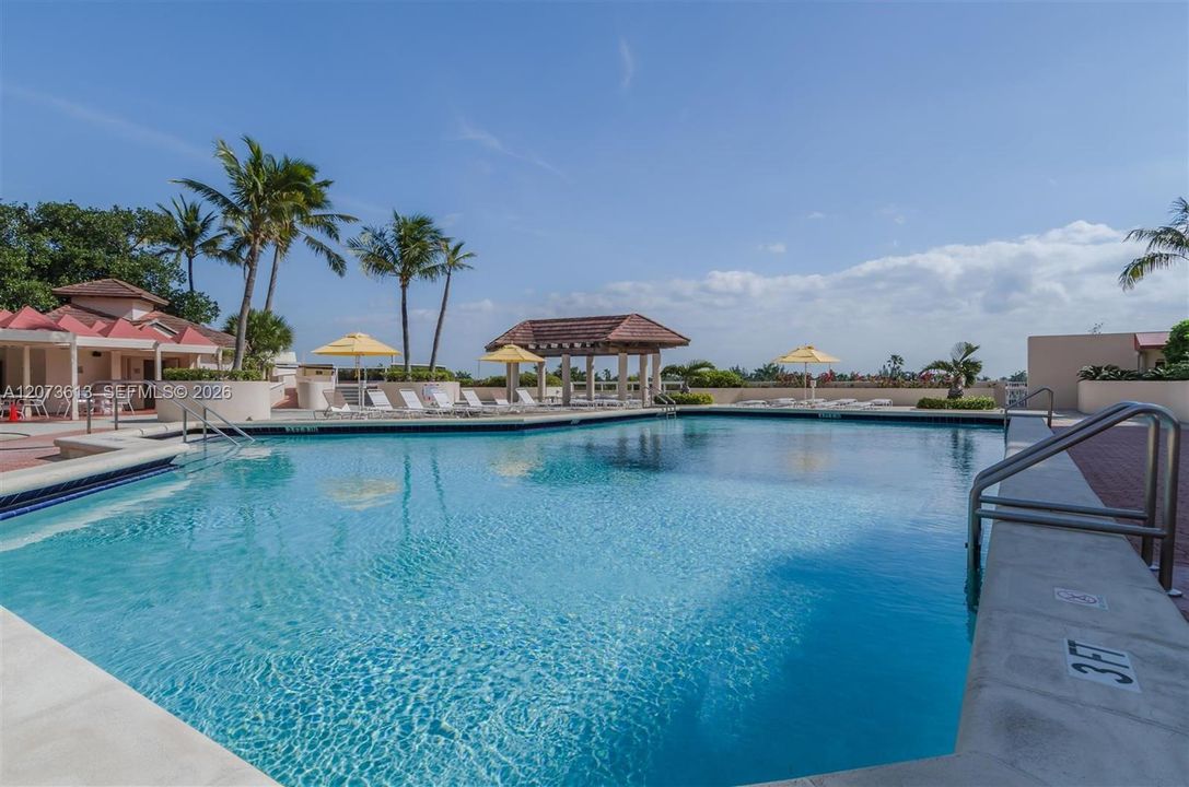 For Rent: $3,950 (2 beds, 2 baths, 1240 Square Feet)