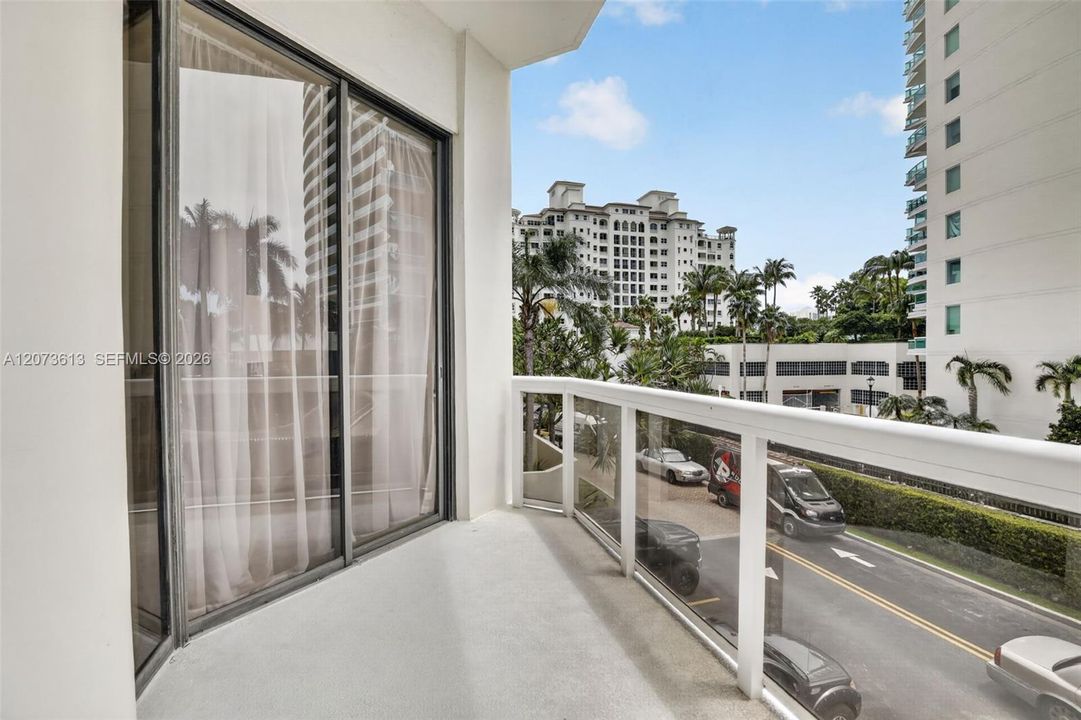 For Rent: $3,950 (2 beds, 2 baths, 1240 Square Feet)