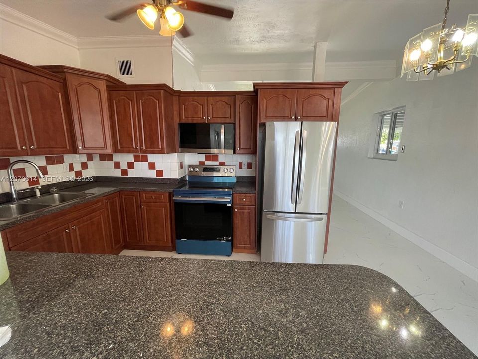 For Sale: $469,900 (3 beds, 1 baths, 1200 Square Feet)