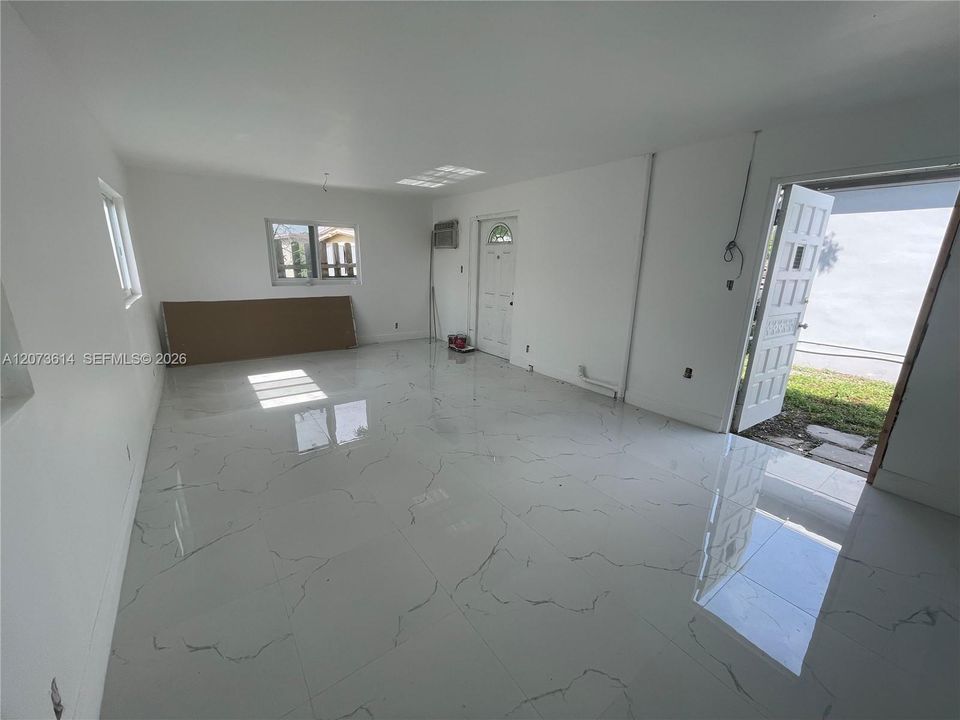 For Sale: $469,900 (3 beds, 1 baths, 1200 Square Feet)