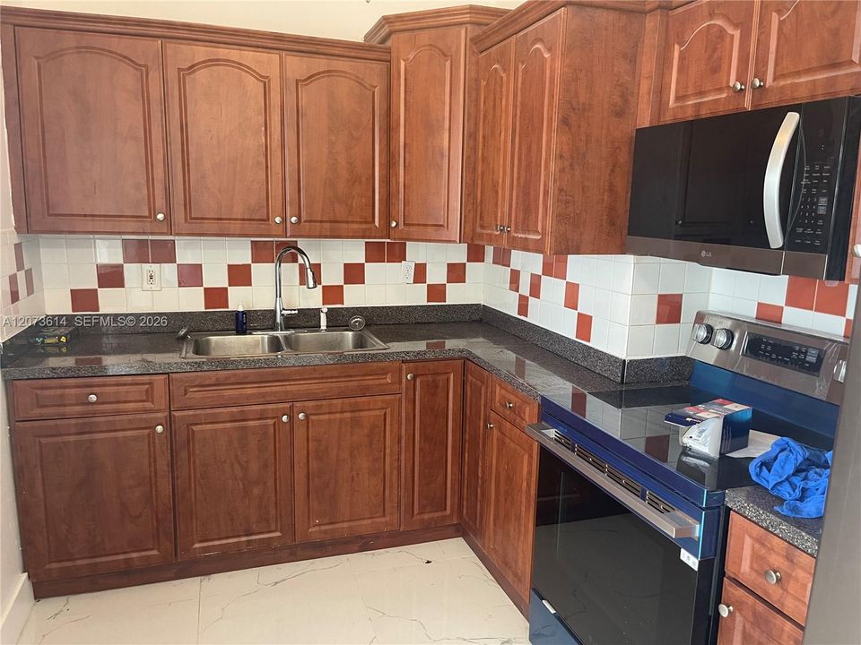 For Sale: $469,900 (3 beds, 1 baths, 1200 Square Feet)
