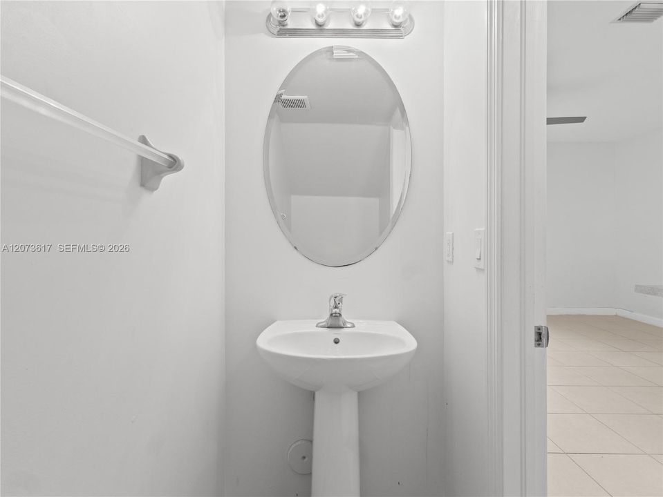 На продажу: $285,000 (2 спален, 2 ванн, 1290 Квадратных фут)