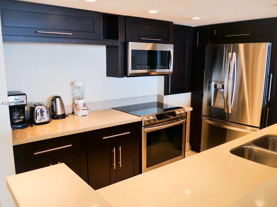 В аренду: $6,000 (4 спален, 3 ванн, 1739 Квадратных фут)
