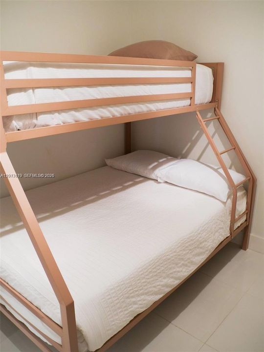 В аренду: $6,000 (4 спален, 3 ванн, 1739 Квадратных фут)