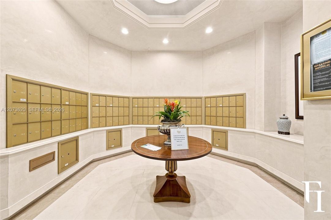 For Rent: $5,200 (1 beds, 2 baths, 1117 Square Feet)
