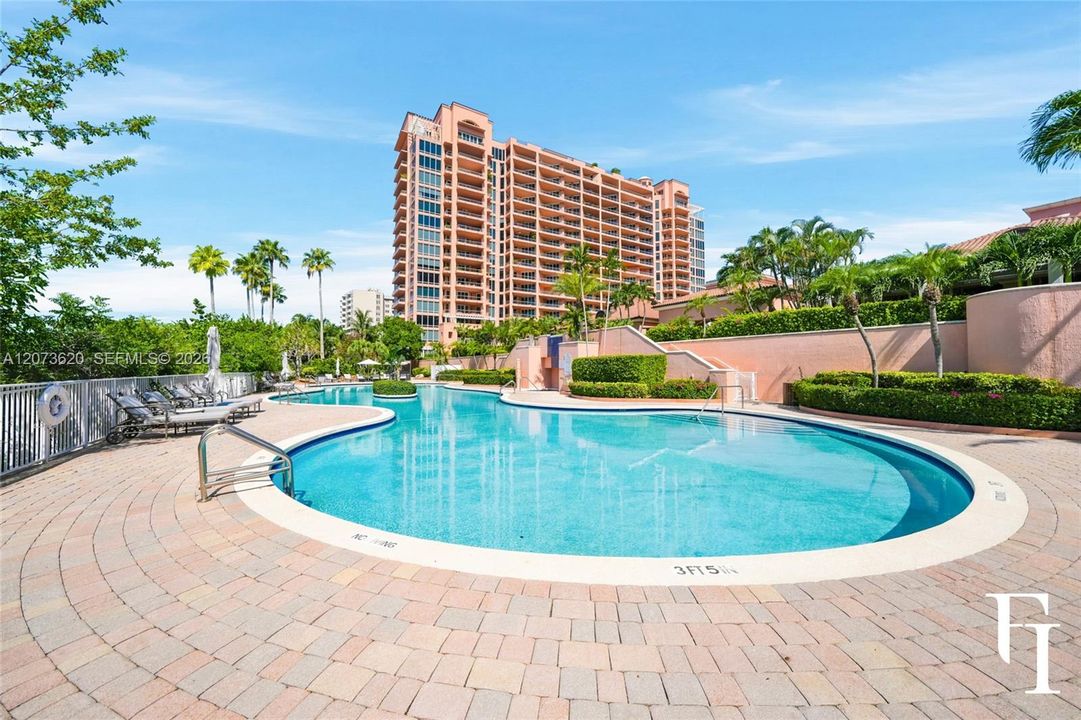 For Rent: $5,200 (1 beds, 2 baths, 1117 Square Feet)