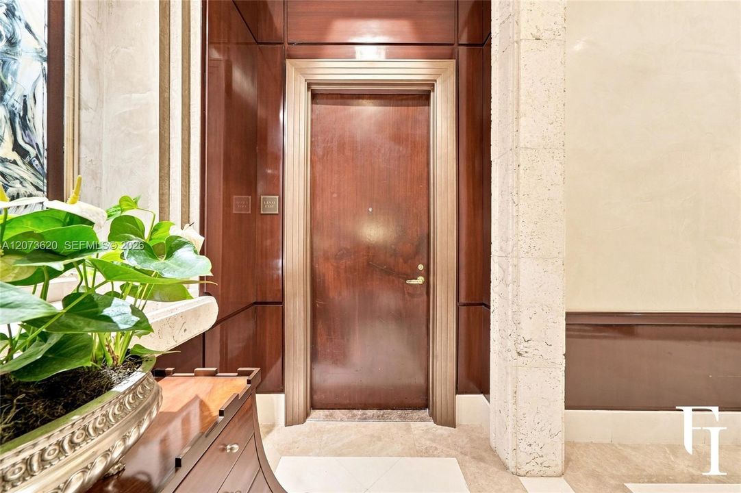 For Rent: $5,200 (1 beds, 2 baths, 1117 Square Feet)