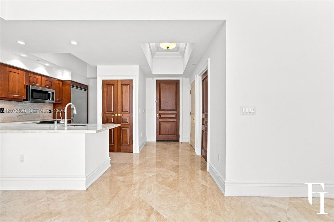 For Rent: $5,200 (1 beds, 2 baths, 1117 Square Feet)