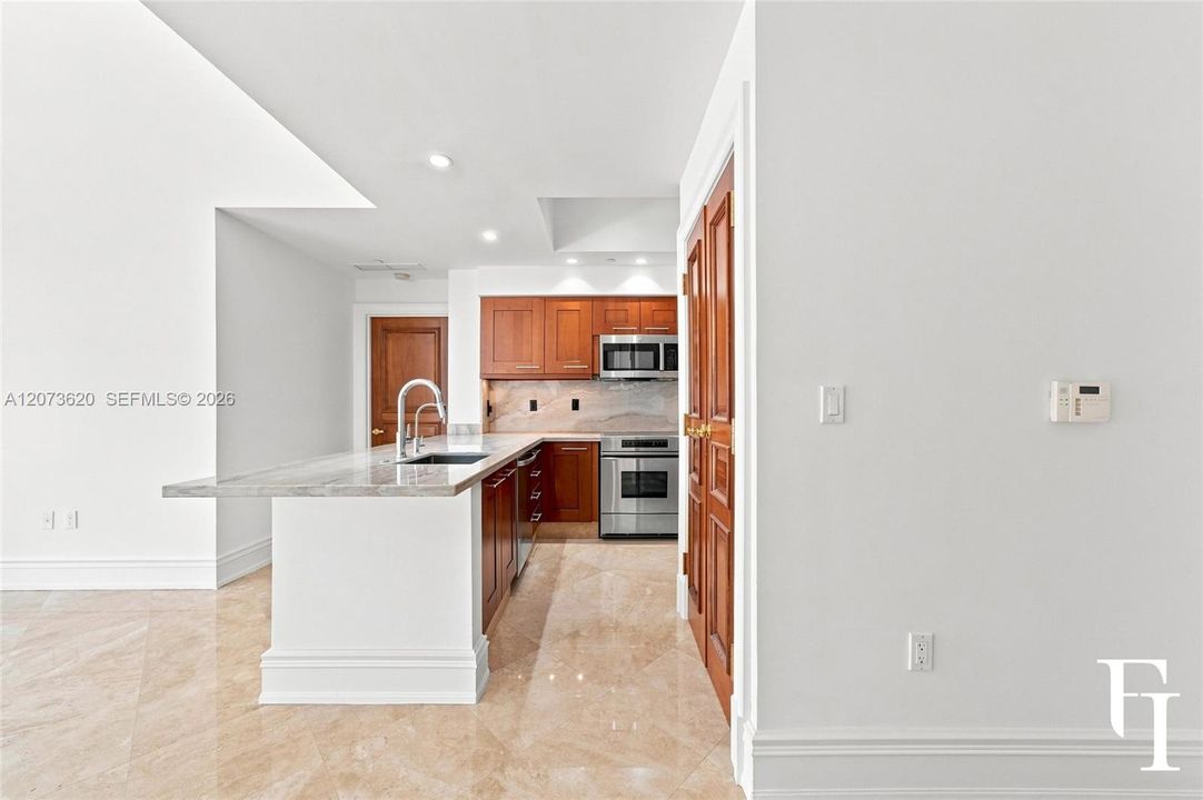 For Rent: $5,200 (1 beds, 2 baths, 1117 Square Feet)