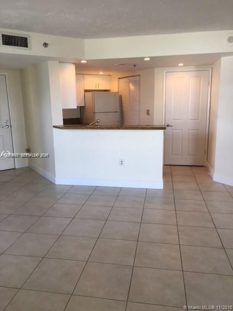 For Rent: $2,500 (1 beds, 1 baths, 750 Square Feet)