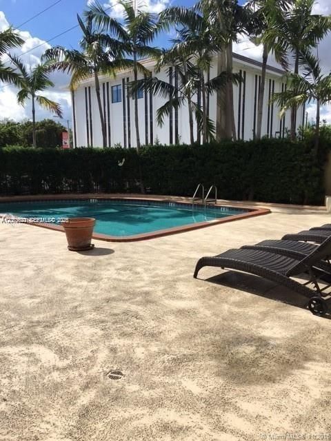 For Rent: $2,500 (1 beds, 1 baths, 750 Square Feet)