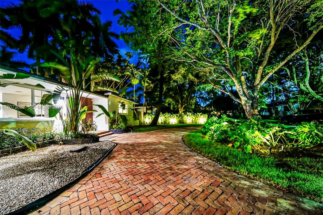 For Rent: $6,500 (3 beds, 3 baths, 1516 Square Feet)