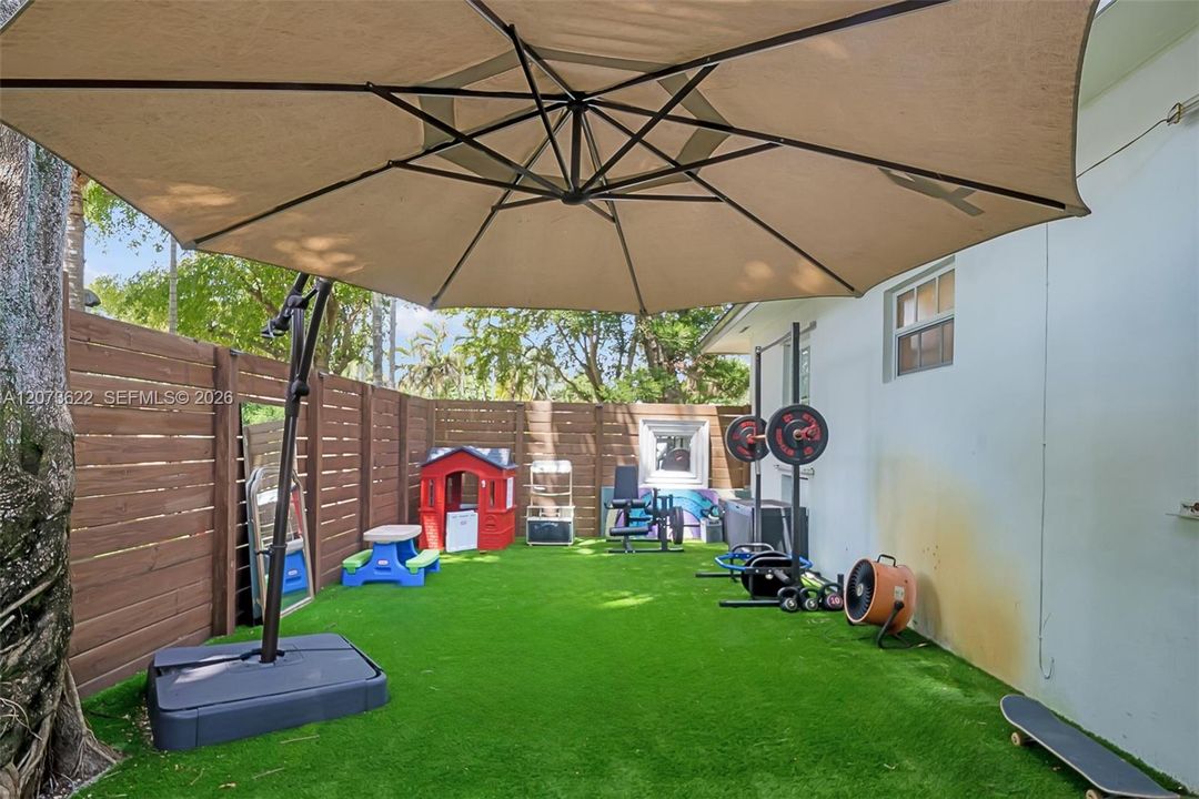 For Rent: $6,500 (3 beds, 3 baths, 1516 Square Feet)