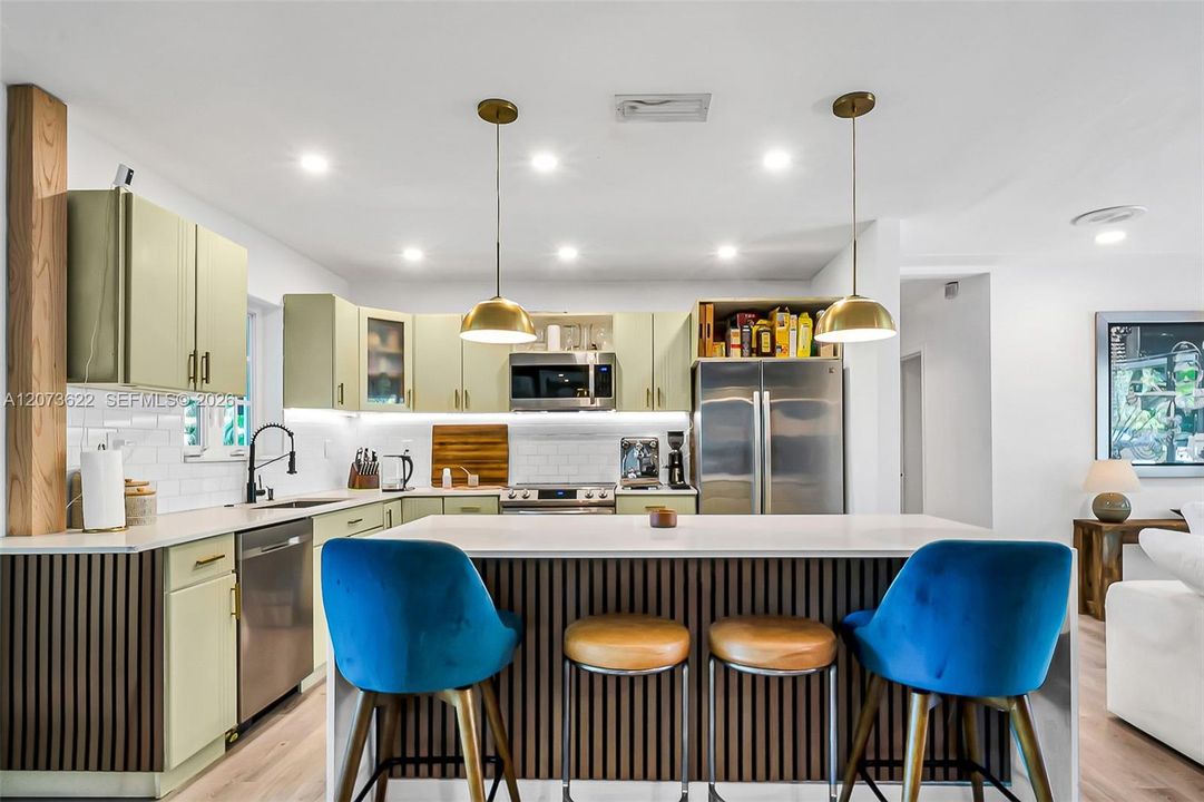 For Rent: $6,500 (3 beds, 3 baths, 1516 Square Feet)