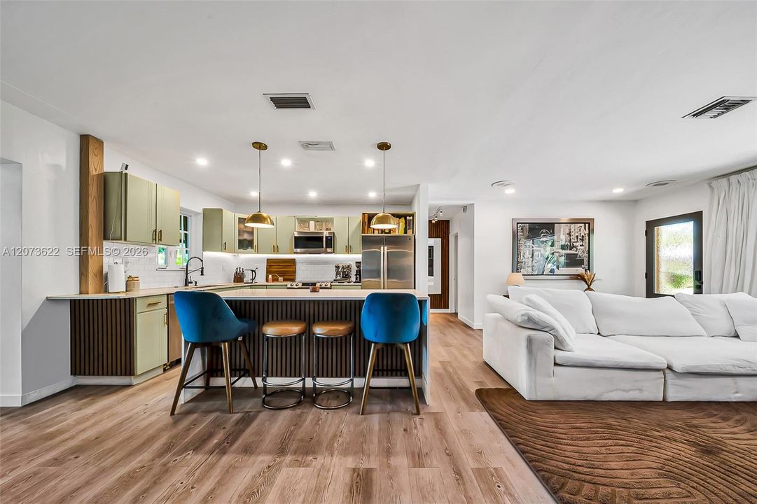 For Rent: $6,500 (3 beds, 3 baths, 1516 Square Feet)