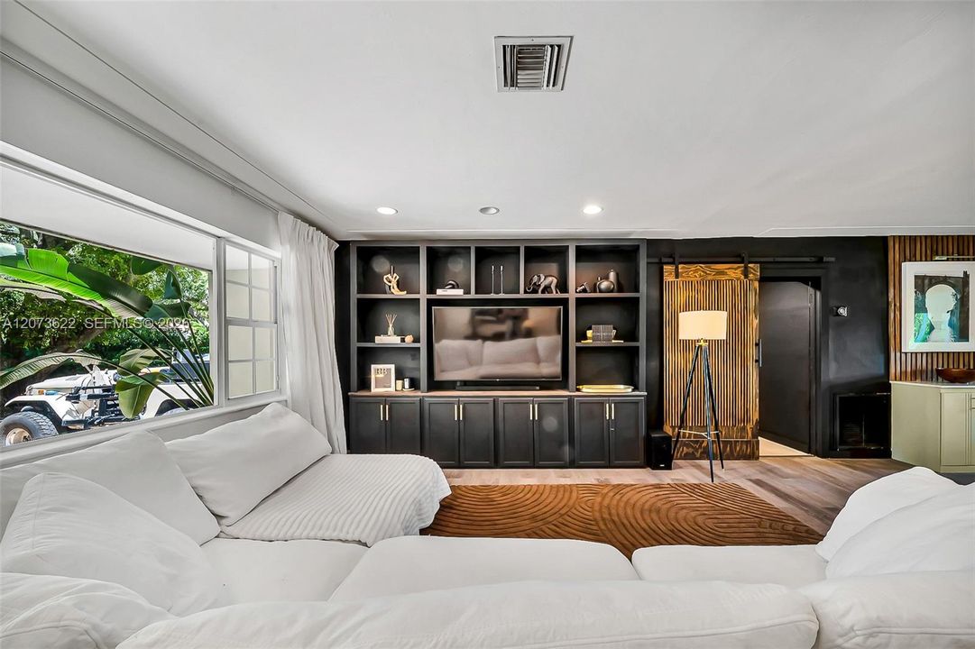 For Rent: $6,500 (3 beds, 3 baths, 1516 Square Feet)